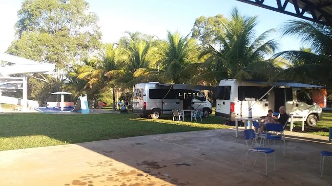Camping e Pousada Buritis Park
