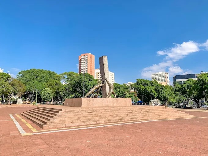 Praça Cívica – Praça Dr. Pedro Ludovico Teixeira
