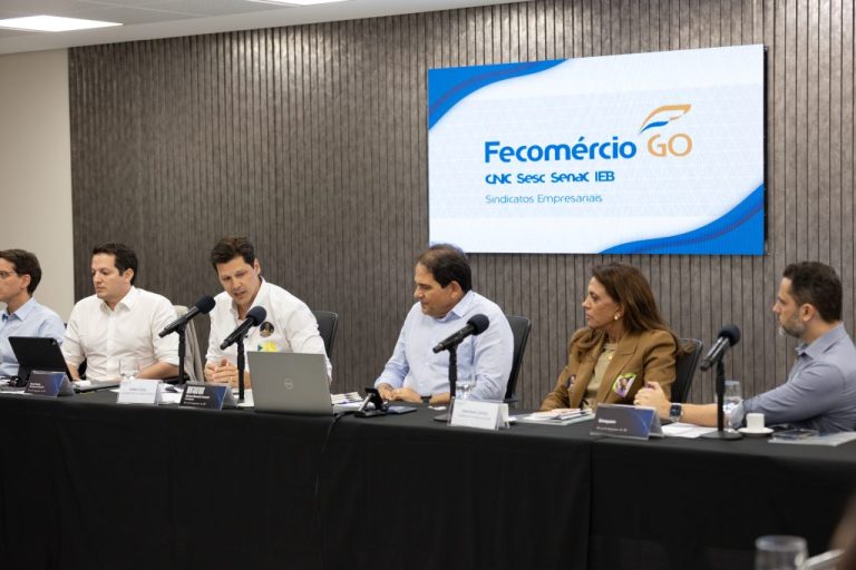 Fecomércio-GO recebe governador de Goiás e reúne lideranças para discutir propostas para o Estado