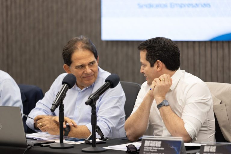 Fecomércio-GO recebe governador de Goiás e reúne lideranças para discutir propostas para o Estado