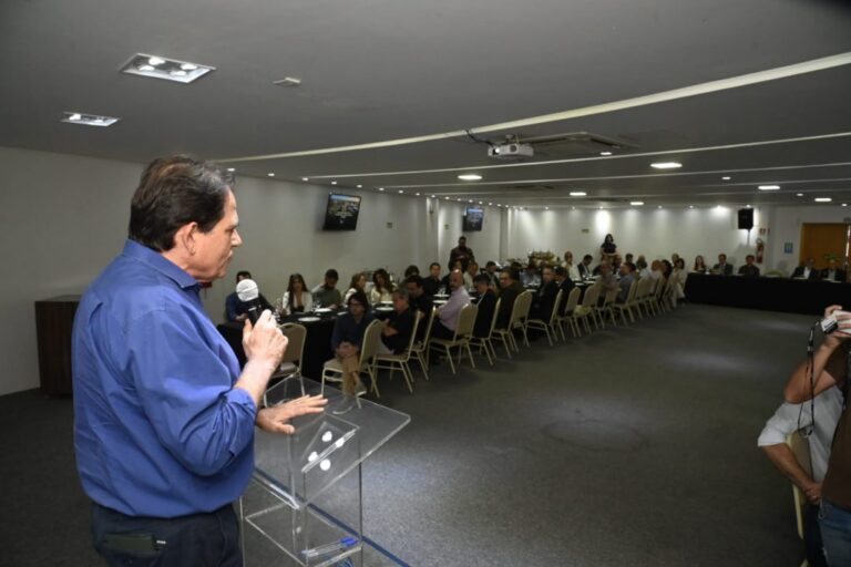 Marcelo Baiocchi participa da solenidade que regulamenta o Plano Urbanístico Básico de Goiânia
