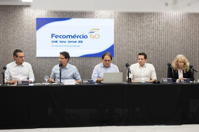 Fecomércio-GO recebe governador de Goiás e reúne lideranças para discutir propostas para o Estado